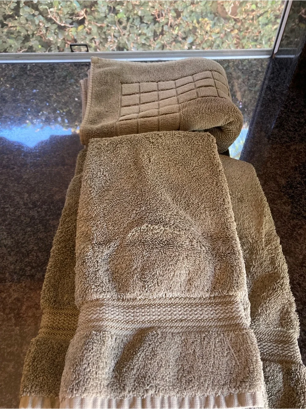 2 Croscill towels, 3 hand towels and 1 bath mat.